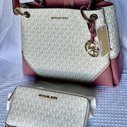 Michael Kors  Purse Y Wallet Originales  Brand new purse and wallet both with tag  The wristlet has 16 credit  cards cards has a lot compartments for 