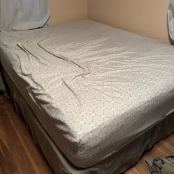 Queen Bed With Boxsprings And Frame