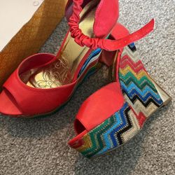 Stand out Coral Wedges 