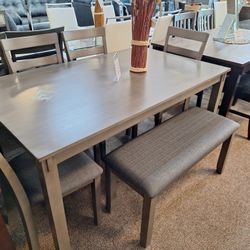 4 Pc. Dining Room Set And Bench 