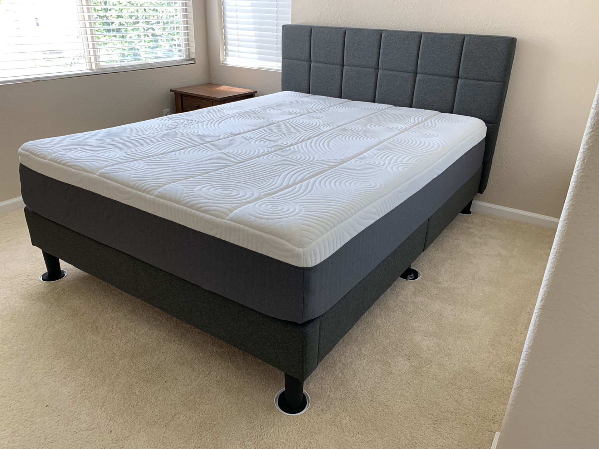 Queen Size Bed ! Brand New Queen Size Mattress and platform frame ! Blackstone frame and memory foam mattress ! Free delivery