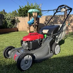 Honda HRX 217 self propelled lawnmower