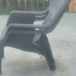 2 Outdoor Chair & 1 Matching Table