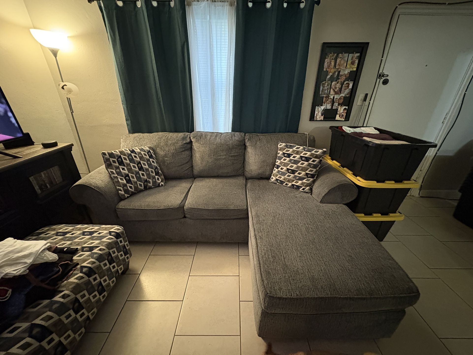 Livingroom Set w/ Decorative Frame