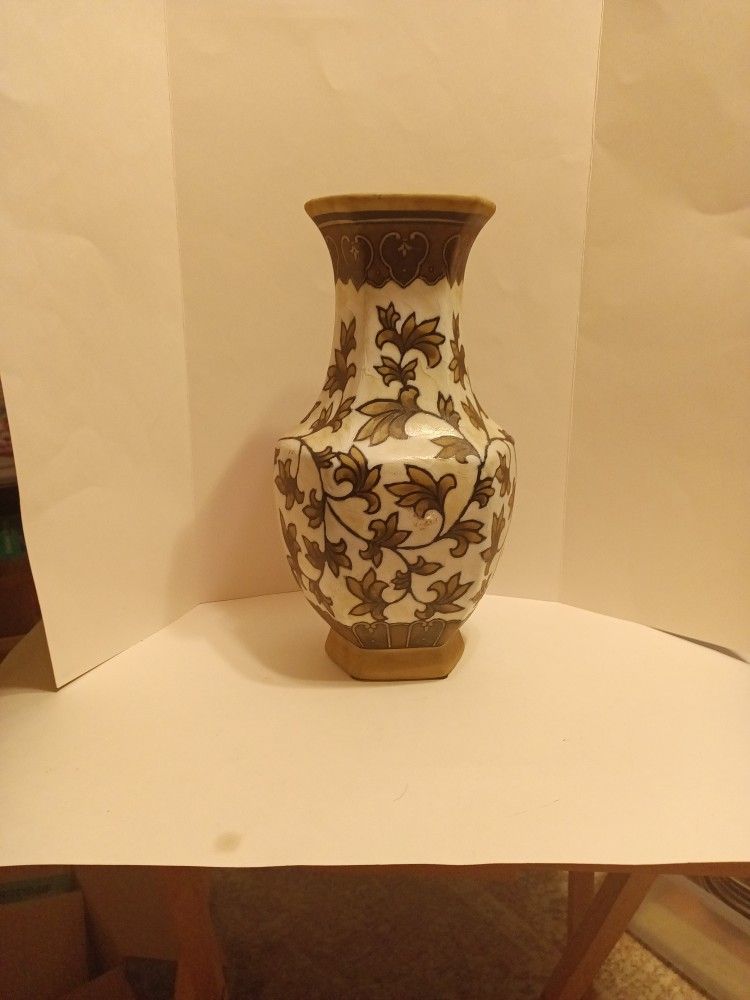 Chinese Cizhou Kiln ceramic vase.