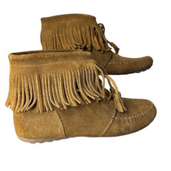 Minnetonka Leather fringe  Moccasin Shoe  Size 8