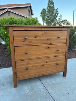 Solid Wood Dresser Chest of Drawers Furniture Great Condition