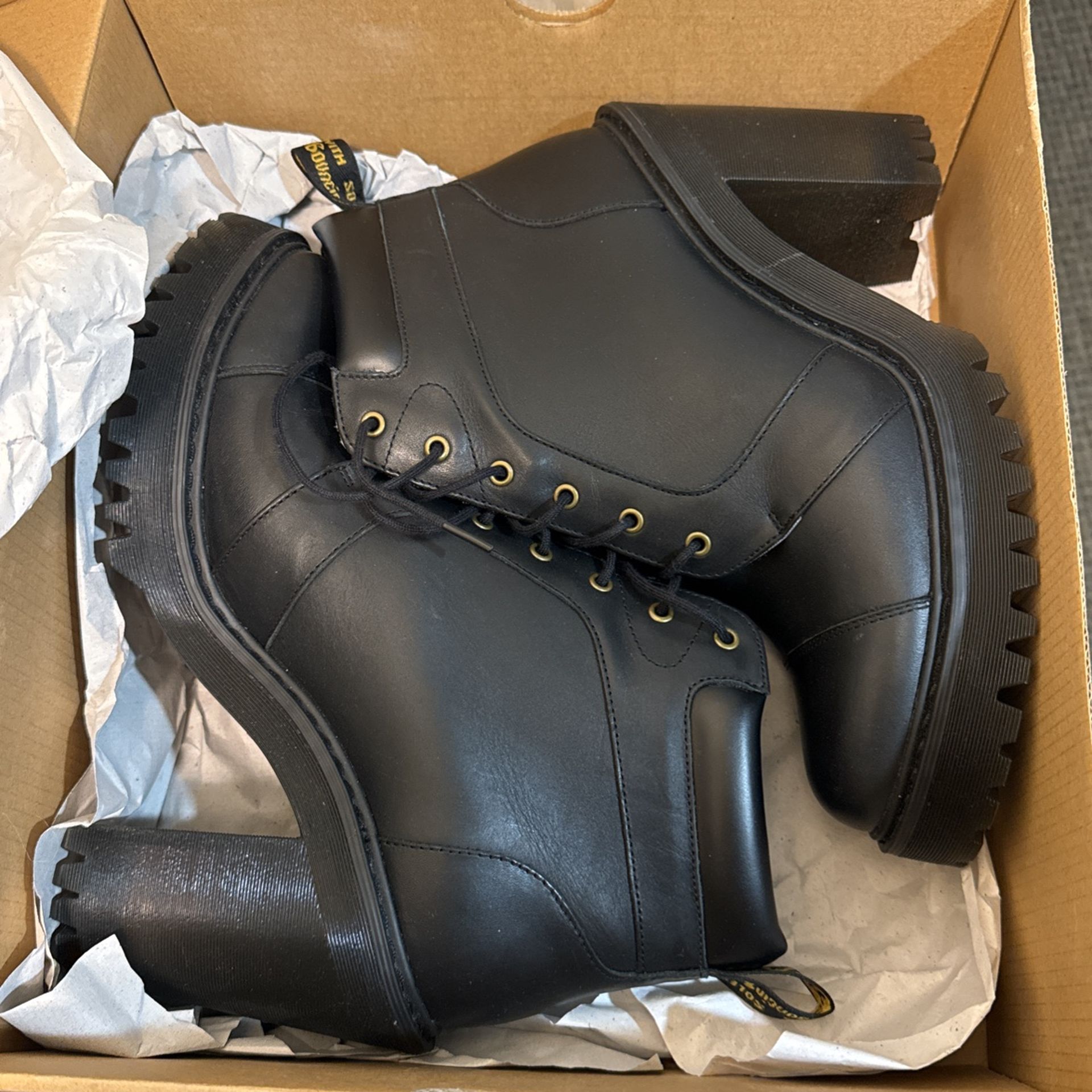 Doc Martens size 9 (NEVER WORN) Dr Martens Shoes - NEVER WORN - Black Adrian | Mercari main image 2