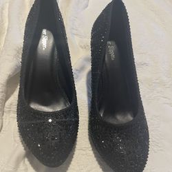NWOT Silver Slipper Size 9M Black Beaded Platform Heels