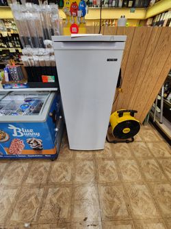 THOMSON STAND UP FREEZER NEVER USED