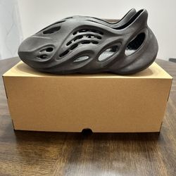 Adidas Yeezy Foam RNR “Onyx” Size 11