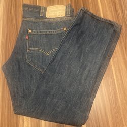Levi’s Jean Size 38x32                                    L