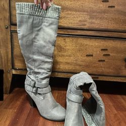 Grey Knee High Boots – Women’s Size 8 – Great Condition