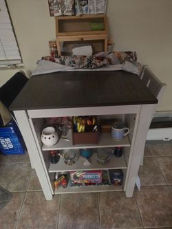 Kitchen nook table