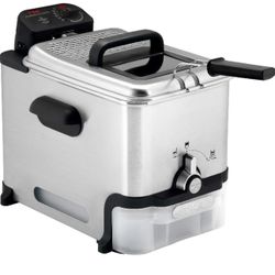 T-fal 3.5L Stainless Steel Deep Fryer with Basket, 1700W, Oil Filtration, Temp Control, Digital Timer, Dishwasher Safe Parts