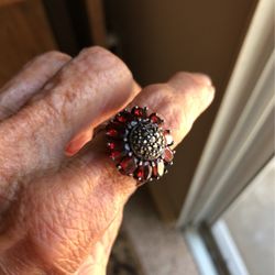 Sterling silver/Garnet/marcasite ring