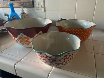 Mixing bowls / serving bowls