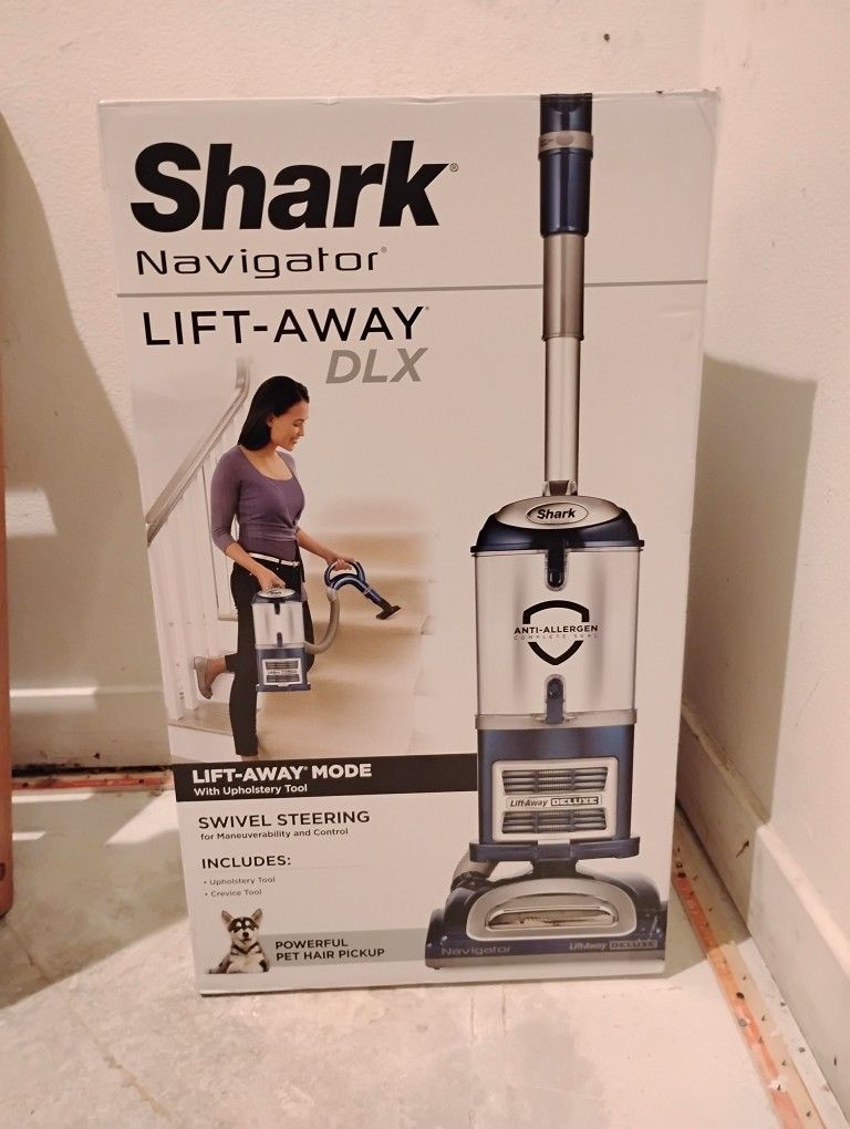 Shark Navigator Lift Away Deluxe Brand New