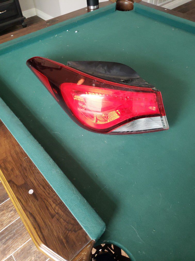 2014/2015/2016 Hyundai Elantra Taillight Drivers Side With Harness And Bulbs