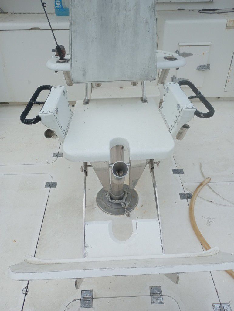 Fighting Chair  And  Rod Holder   850 Dollers 