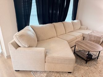 Living Spaces Alessandro Moonstone Sectional – Chaise & Oversized Lounge Seat