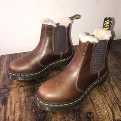 US Size 5 Women's Dr. Martens 2976 Leonore Faux Fur Lined Chelsea Boots Tan