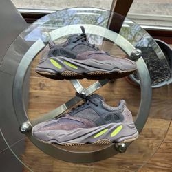 Adidas Yeezy Boost 700 Mauve Size 11 Men’s 