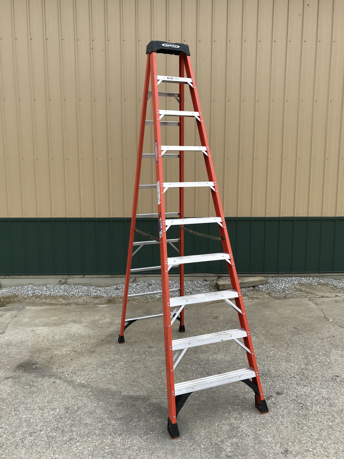 Werner 10 ft Fiberglass Step Ladder 300 lbs