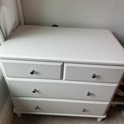 IKEA TYSSEDAL 4 Drawer Dresser