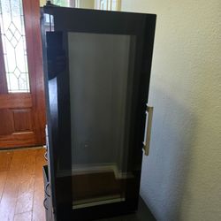 Thermoelectric Wine Cooler / Beverage Refrigerator with Glass Door – Black Fini