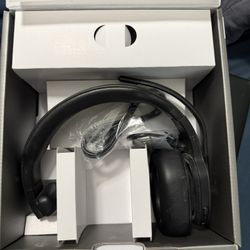 Garmin dēzl™ Headset 100, Single-Ear Premium Trucking Headset, Active Noise Cancellation, Superior Battery Life and Memory Foam Ear Pads,Black