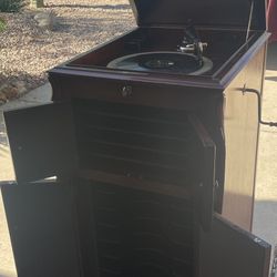 Lovely antique 1920’s Victrola Console, 