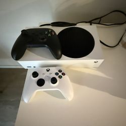 Xbox Series X Two New Controllers 