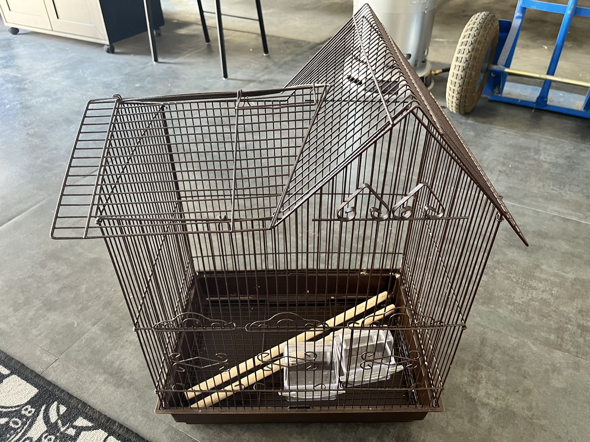 Nice Bird Cage Used For 1 Week Like New