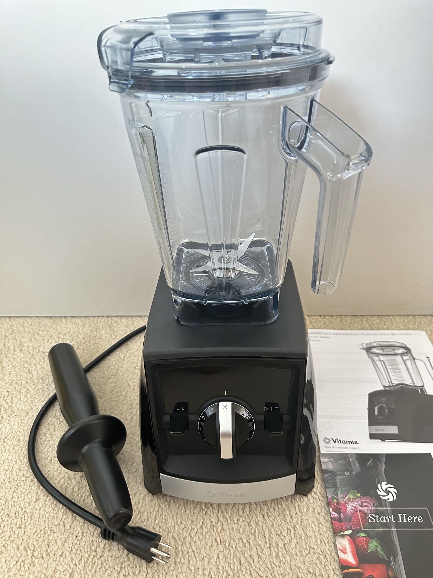 Like-New Vitamix A2300 Ascent Series 64oz Pitcher Black VM0185A