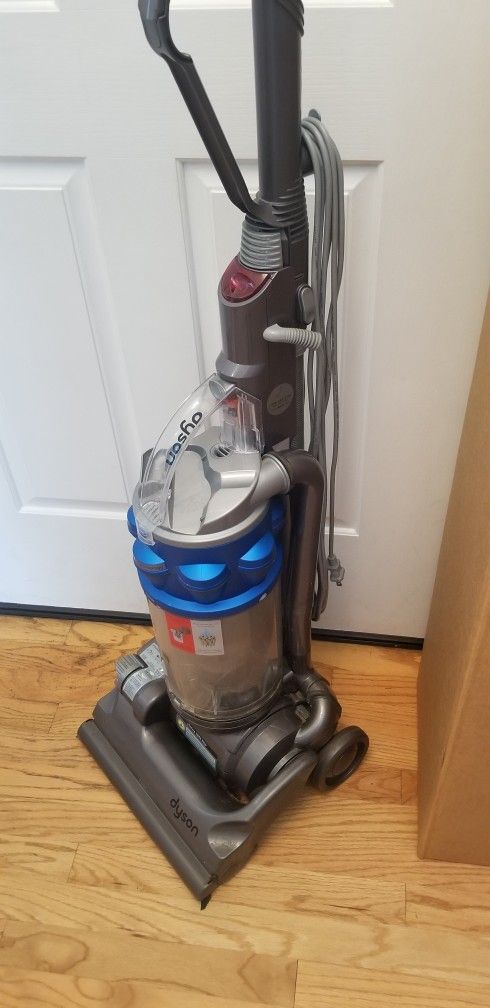 NEW cond DYSON ANIMAL VACUUM WITH COMPLETE ATTACHMENTS , AMAZING POWER SUCTION , WORKS EXCELLENT , IN THE BOX Appliances