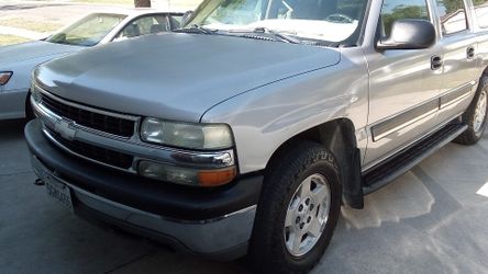 SUBURBAN  4×4