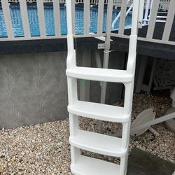 White Above Ground Pool Entrance Ladder With Flanges