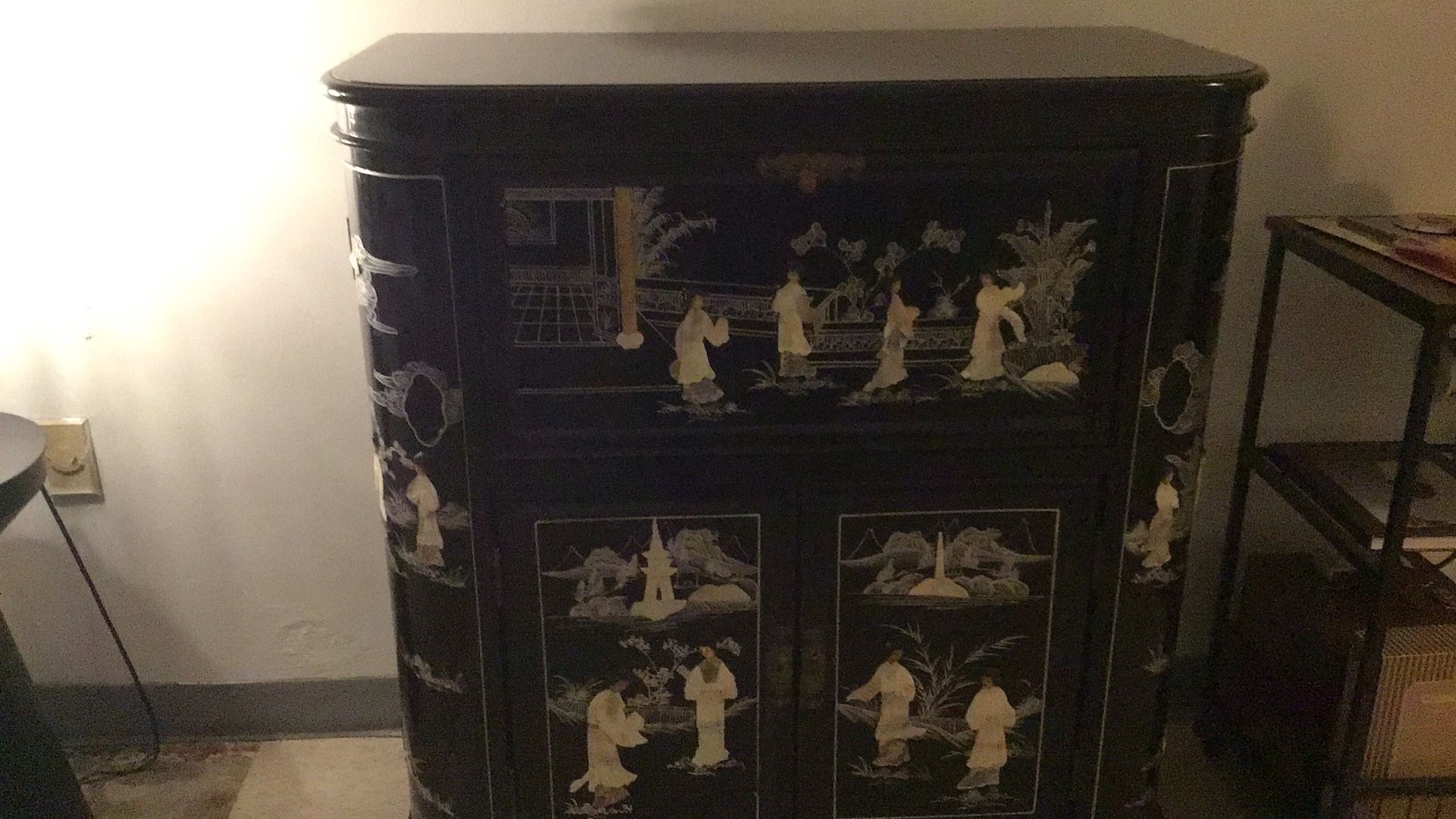 Black Lacquered Real Wood Asian Bar