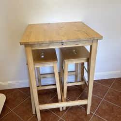 High Kitchen Table with Stools