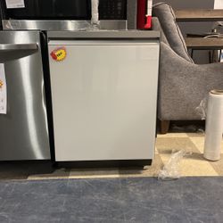 Samsung Panel Ready White Glass Dishwasher‼️‼️