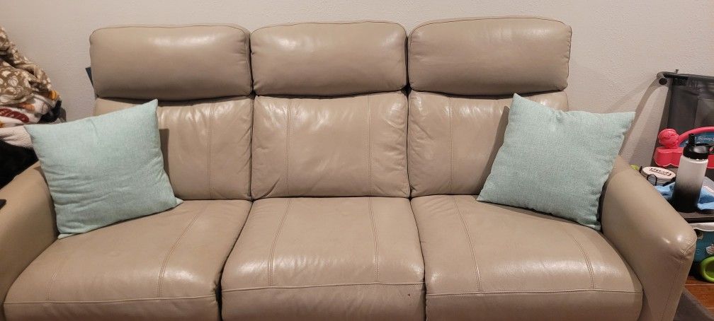 Reclining Leather Couch & Chairs 