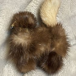 Beautiful Vintage 1950’s Mink Dog Brooch