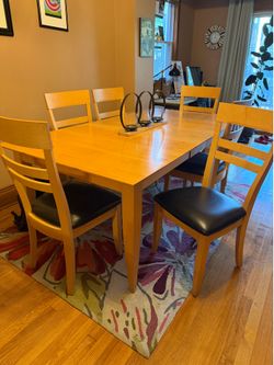 Solid Wood Dining Table Set with 1 leaf – Includes 6 Chairs – Excellent Condition  $650 or OBO