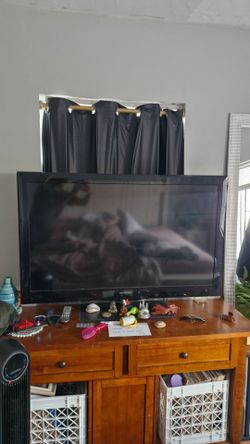 46" LCD Insignia TV