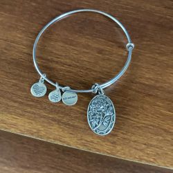 Alex. And. Any. Bracelet. (mom)
