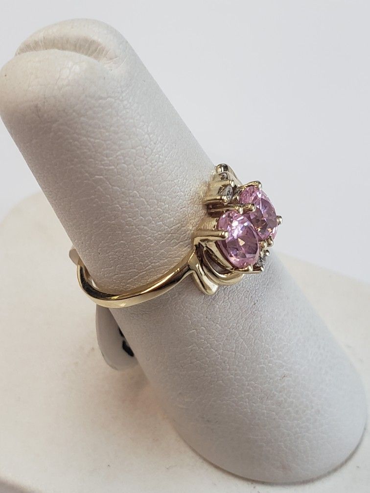 10k Yellow Gokd Pink Cz Ring 2 Grams Size 5.5