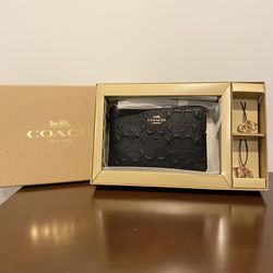 COACH Boxed Corner Zipper Wristlet In Signature Black Leather 