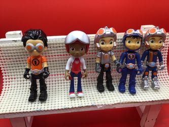 RUSYT RIVETS ACTION FIGURE BY NICKELODEON LOT OF 4