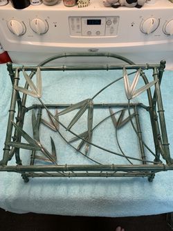 Metal bamboo magazine rack